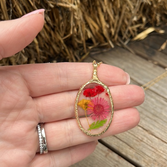 Handmade Real Pressed Dried Flower Botanical Resin
Necklace - Picture 12 of 14
